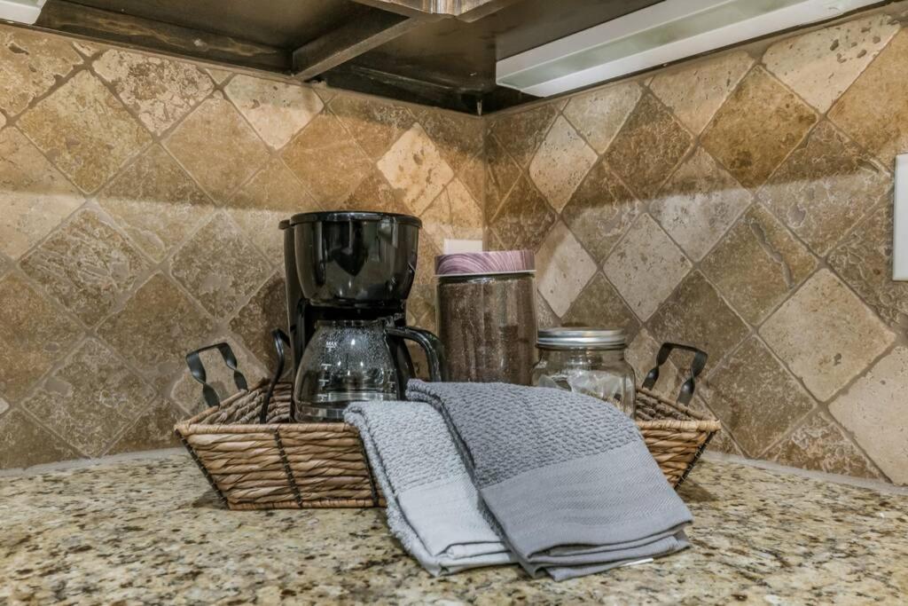 Cheerful 3 Bedroom Home, King Bed, 10 Min From Palo Duro Canyon, Fireplace, Washer Dryer المظهر الخارجي الصورة