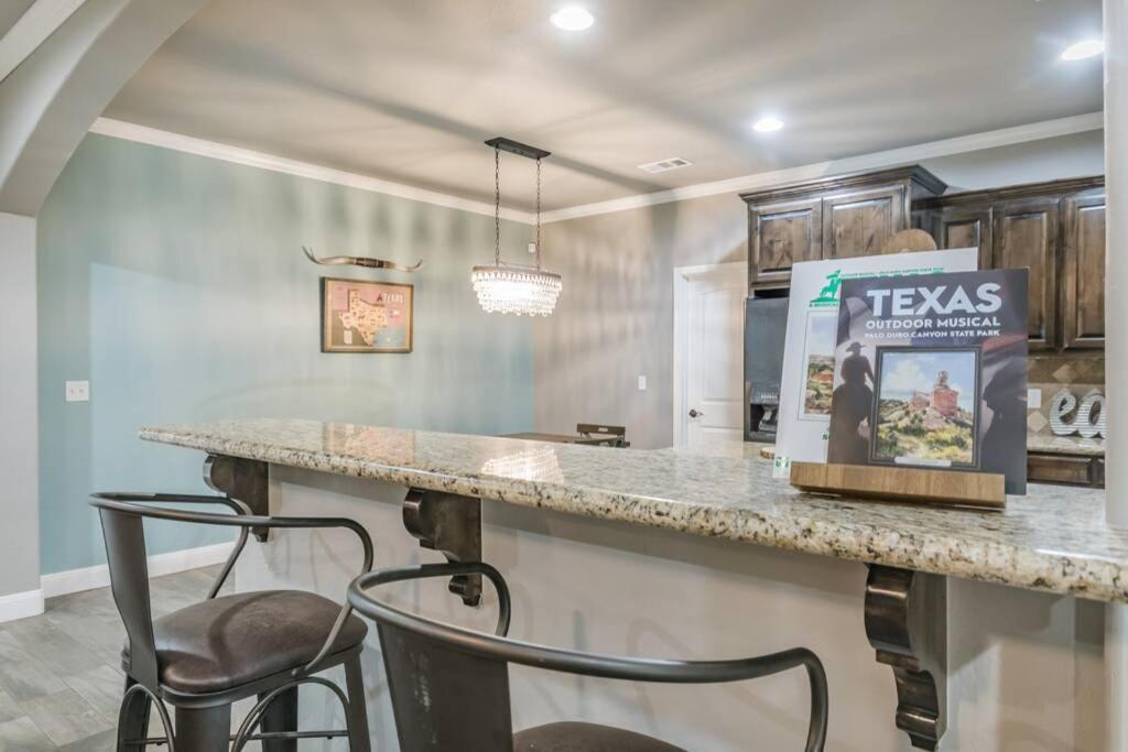 Cheerful 3 Bedroom Home, King Bed, 10 Min From Palo Duro Canyon, Fireplace, Washer Dryer المظهر الخارجي الصورة
