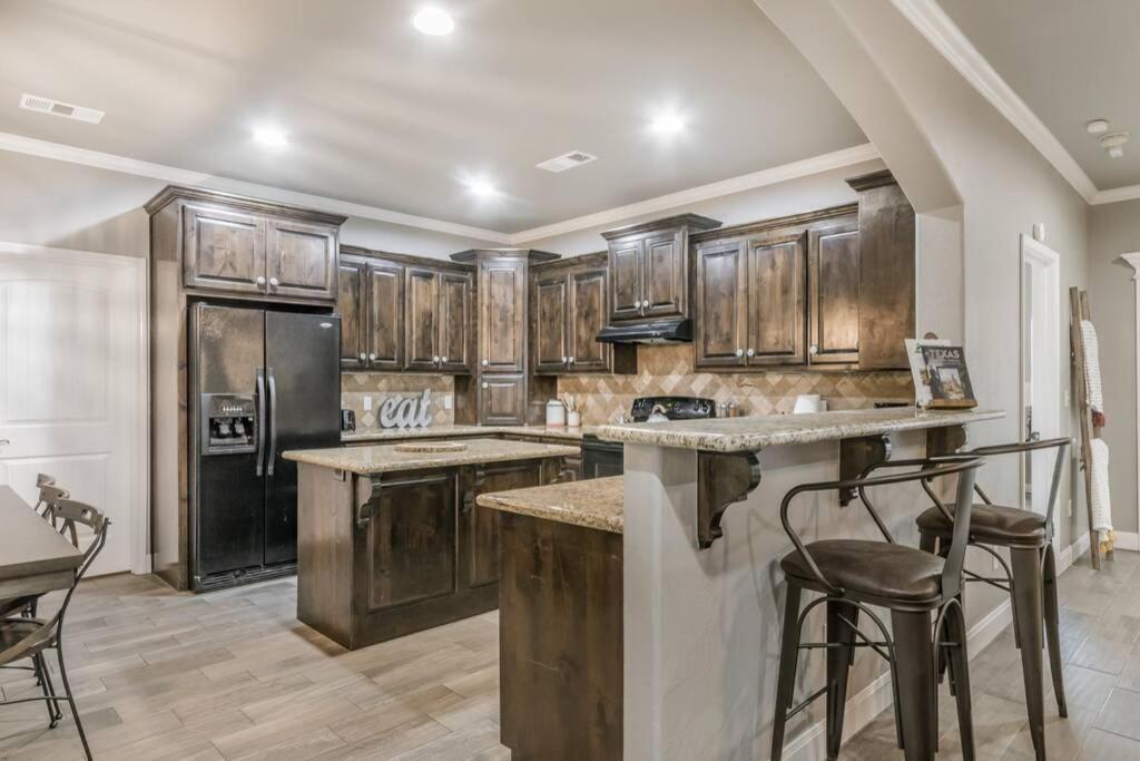 Cheerful 3 Bedroom Home, King Bed, 10 Min From Palo Duro Canyon, Fireplace, Washer Dryer المظهر الخارجي الصورة