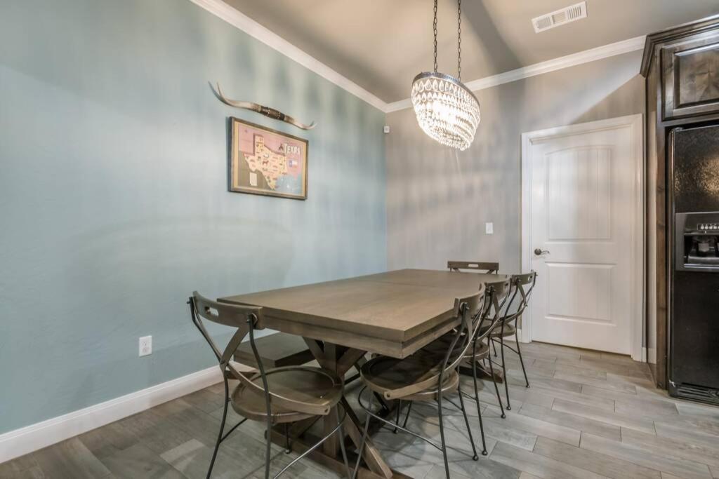 Cheerful 3 Bedroom Home, King Bed, 10 Min From Palo Duro Canyon, Fireplace, Washer Dryer المظهر الخارجي الصورة