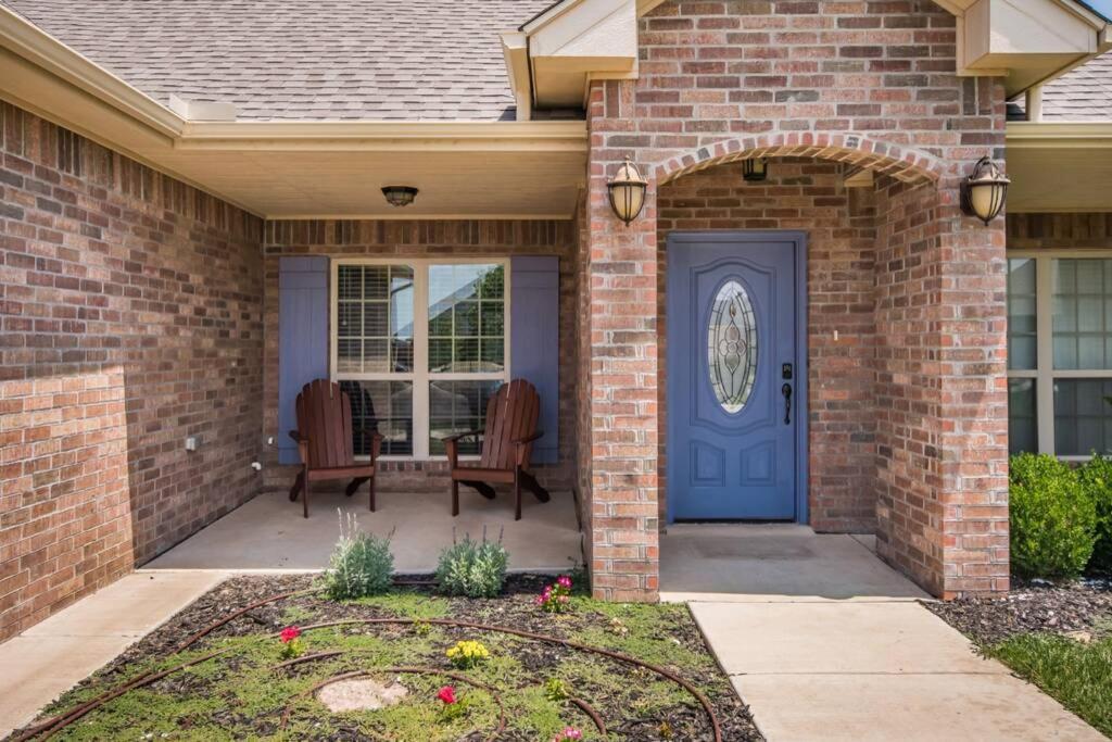 Cheerful 3 Bedroom Home, King Bed, 10 Min From Palo Duro Canyon, Fireplace, Washer Dryer المظهر الخارجي الصورة