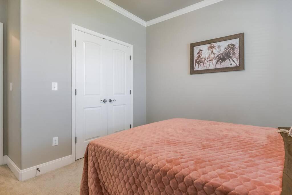 Cheerful 3 Bedroom Home, King Bed, 10 Min From Palo Duro Canyon, Fireplace, Washer Dryer المظهر الخارجي الصورة