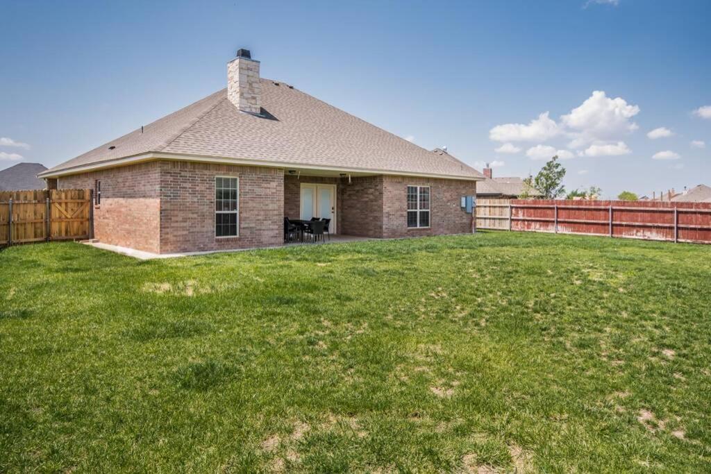 Cheerful 3 Bedroom Home, King Bed, 10 Min From Palo Duro Canyon, Fireplace, Washer Dryer المظهر الخارجي الصورة